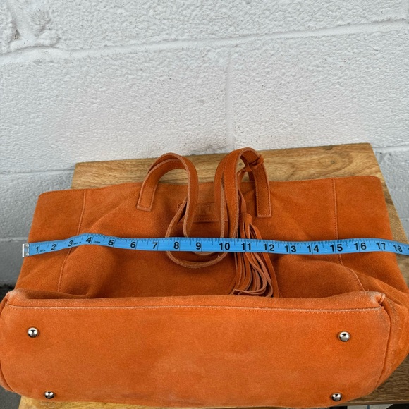 Made in Los Angeles (M.I.L.A.) suede tote bag with tassel - Picture 12 of 14